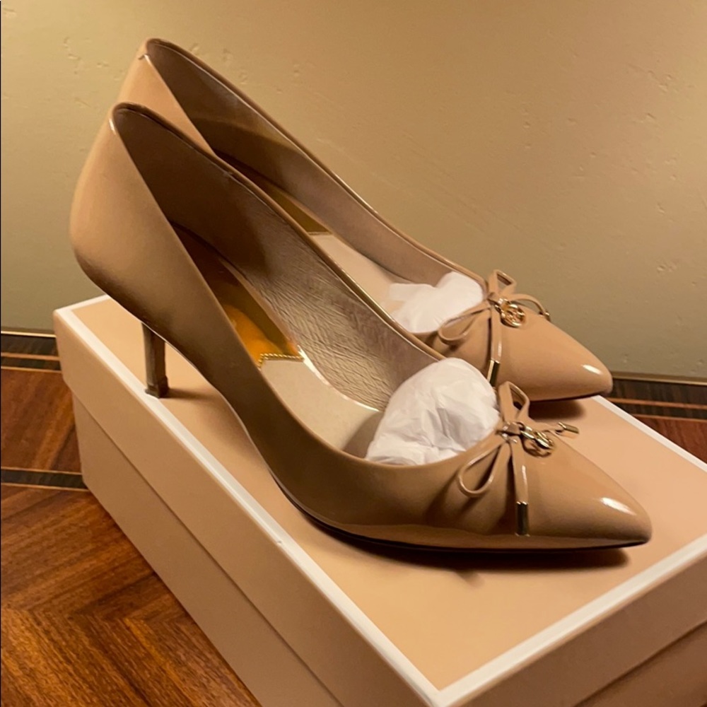 Michael Kors Nude Nancy Mid Pumps size 9